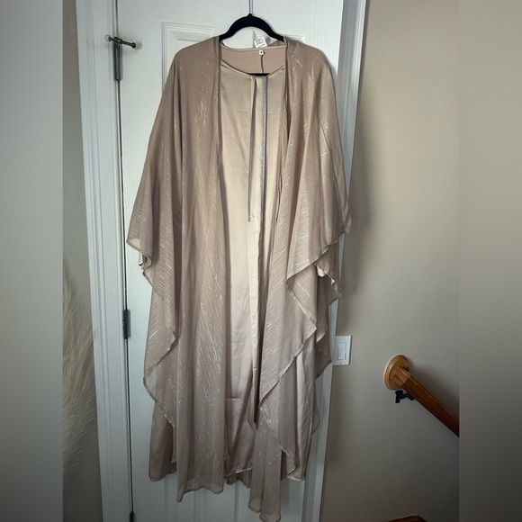 The Unbranded Brand Dresses & Skirts - Elegant Long-Sleeve Taupe Layered Dress